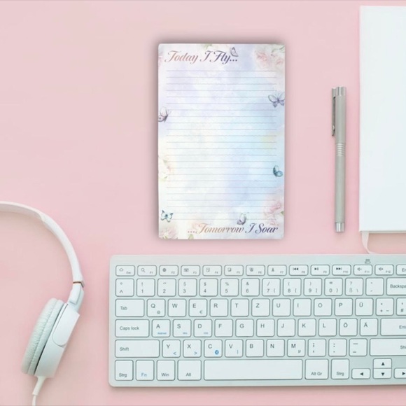🦋Butterfly Notepad🦋 - Picture 2 of 3